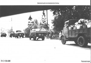 Convoi de cercueils après le bombardements de Sochaux. (source : Archives municipales de Montbéliard)
