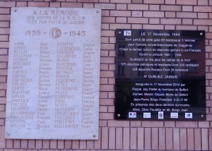 Plaques commémoratives sur le mur de la gare de Belfort. (Photo : R.Bernat)