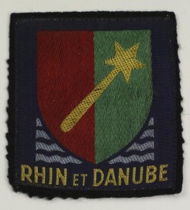 Insigne de la 1èreArmée française devenue fin mars 1945, par la traversée du Rhin, l'Armée Rhin et Danube. (Source : Musée d’histoire de Belfort)