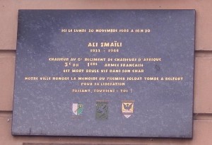 Plaque en mémoire d'Ali Zmaili, posée en 1986. (photo R. Bernat)